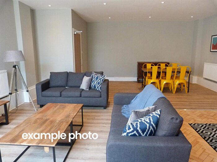 2 Bedroom Block Of Flats To Rent In Flat, Castle Chambers, Cardiff, CF10