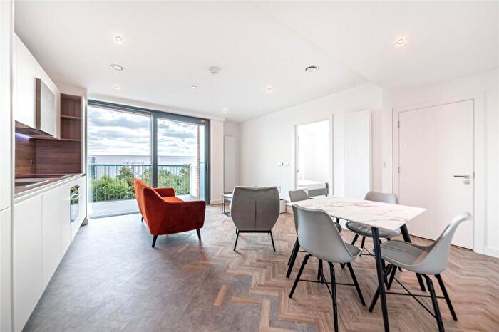 1 Bedroom Apartment To Rent In Skyline Apartments, Makers Yard, Bromley-By-Bow, London, E3