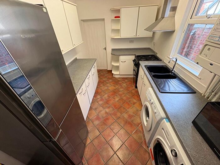 4 Bedroom House To Rent In Ashburnham Road, Northampton, NN1