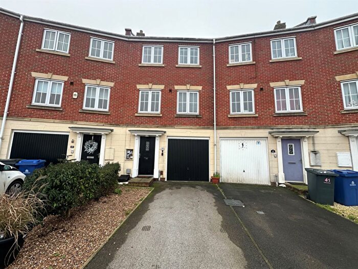 3 Bedroom Terraced House For Sale In Jenkinson Grove, Armthorpe, Doncaster, DN3