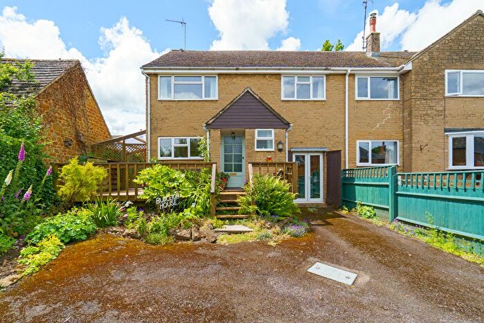 4 Bedroom Detached House For Sale In The Green, Barford St Michael, OX15