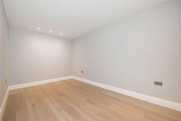 2 Bedroom Apartment To Rent In Lyndhurst Road, London, NW3