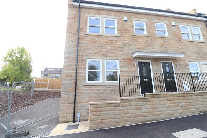 3 Bedroom House To Rent In Fartown, Pudsey, West Yorkshire, LS28