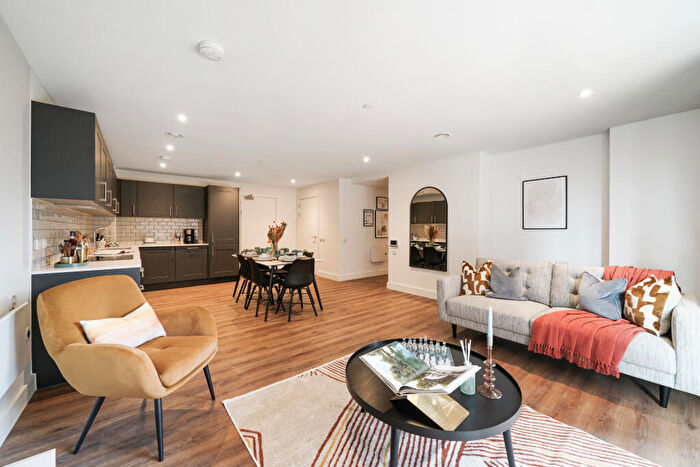 3 Bedroom Apartment To Rent In Francis House, SL6