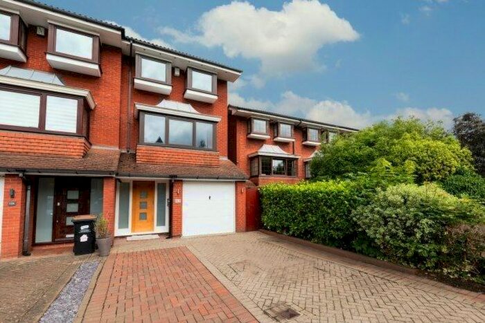 4 Bedroom Town House To Rent In Bromley Grove, Bromley, BR2