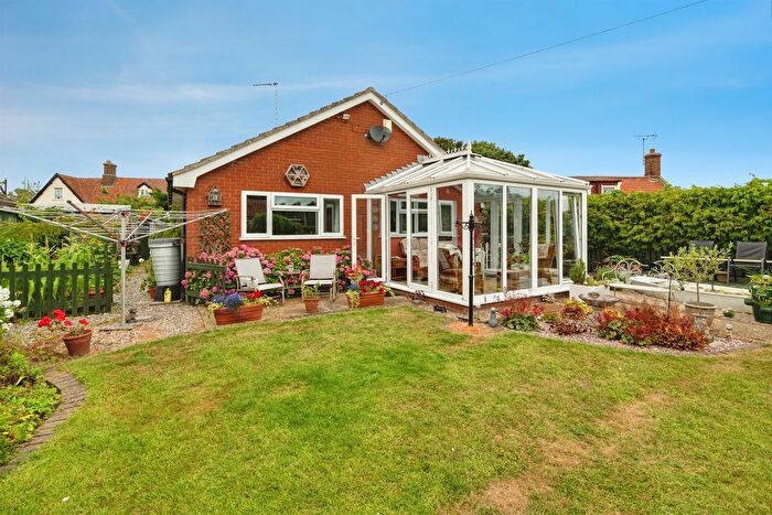 3 Bedroom Detached Bungalow For Sale In Low Road, Haddiscoe, Norwich, NR14