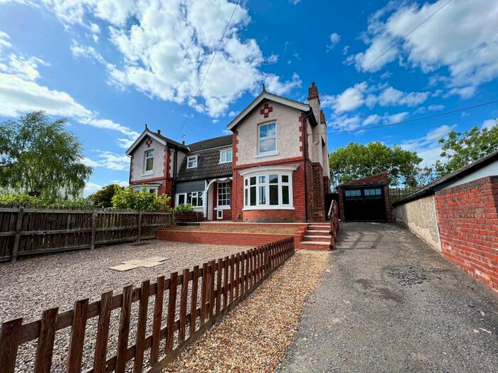 3 Bedroom Semi-Detached House To Rent In Brumby Wood Lane, Scunthorpe, DN17