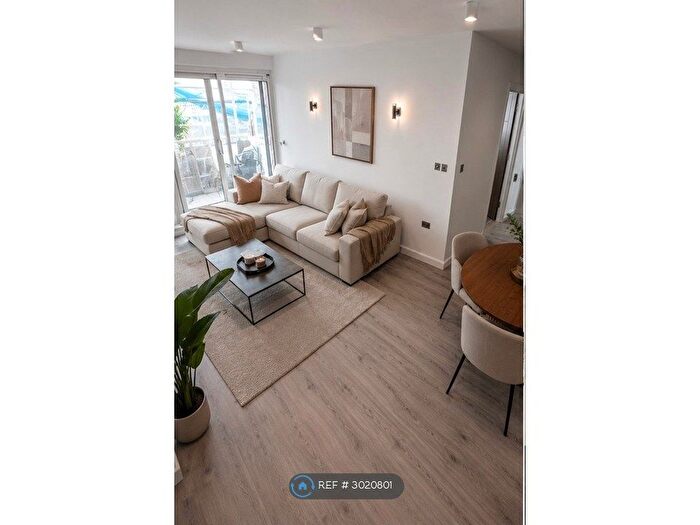 1 Bedroom Flat To Rent In Anglesey House, London, E14