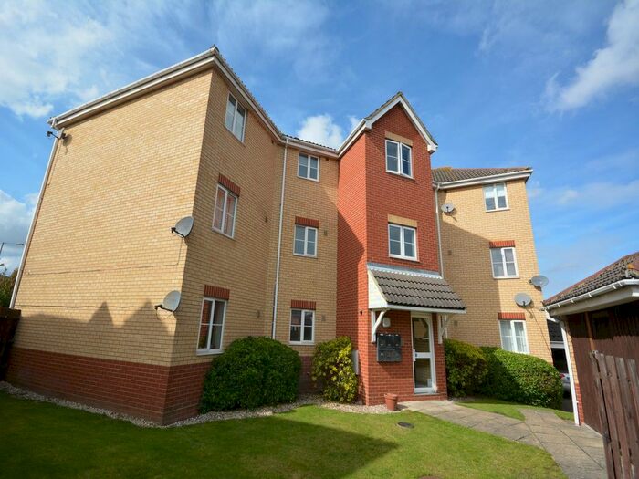 2 Bedroom Flat To Rent In Amcotes Place, Chelmsford, CM2
