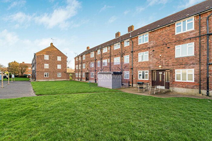 2 Bedroom Property To Rent In Avenue Court, Ilford, IG5