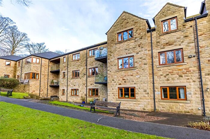 2 Bedroom Penthouse For Sale In Holme Valley Court, Huddersfield Road, Thongsbridge, Holmfirth, HD9
