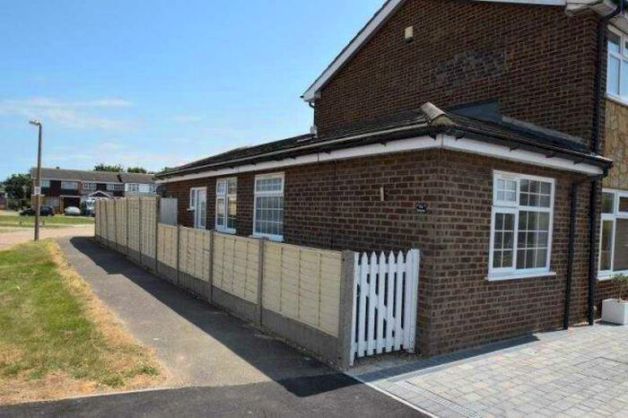 1 Bedroom Bungalow To Rent In Link Road, Canvey Island, Essex, SS8
