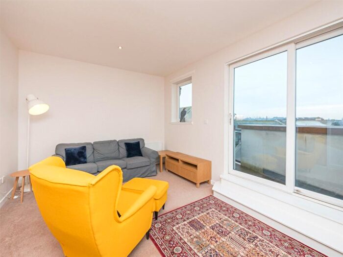 2 Bedroom Flat To Rent In East Cromwell Street, Edinburgh, EH6