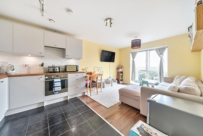 2 Bedroom Flat For Sale In Clydesdale Way, Belvedere, DA17