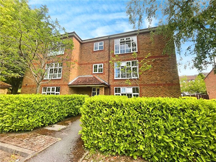 2 Bedroom Flat To Rent In Irvine Place, Virginia Water, Surrey, GU25