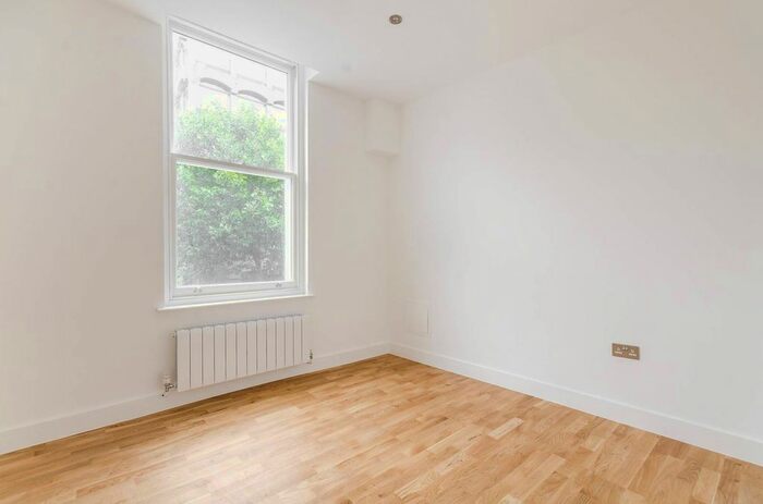 2 Bedroom Flat To Rent In Grays Inn Road, Bloomsbury, London, WC1X