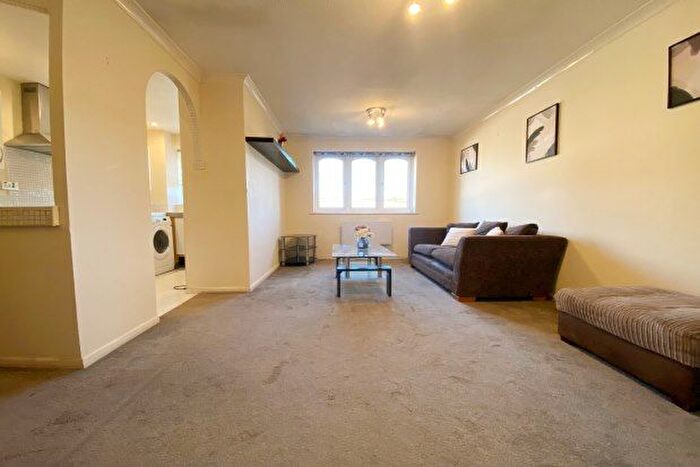 1 Bedroom Flat To Rent In Armoury Road, London, SE8