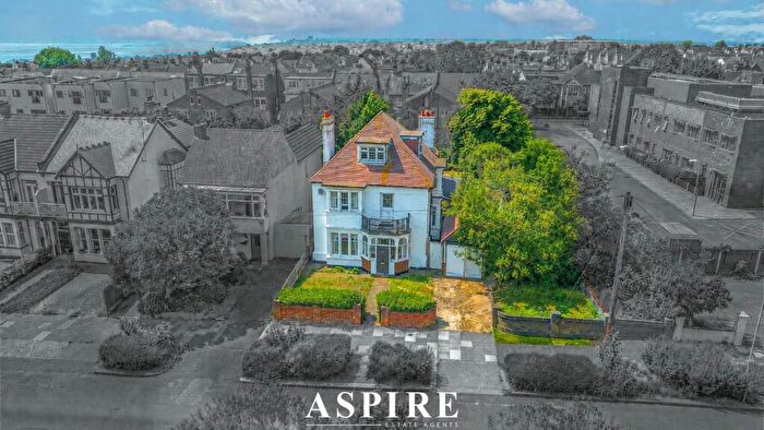5 Bedroom Detached House For Sale In Ditton Court Road, Westcliff-on-sea, Southend-on-s, SS0