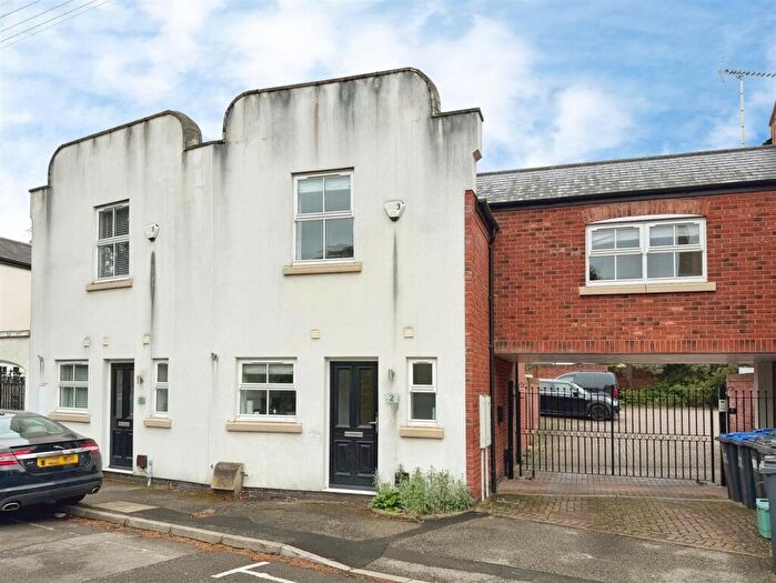 3 Bedroom Terraced House For Sale In Milverton Crescent West, Leamington Spa, CV32