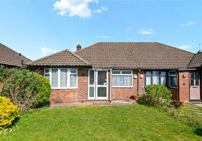 2 Bedroom Bungalow For Sale In Westacott, Hayes, Middlesex, UB4