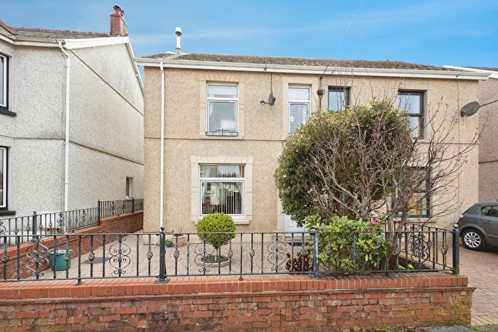 3 Bedroom Semi-detached House For Sale In Talbot Road, Ammanford, Carmarthenshire, SA18