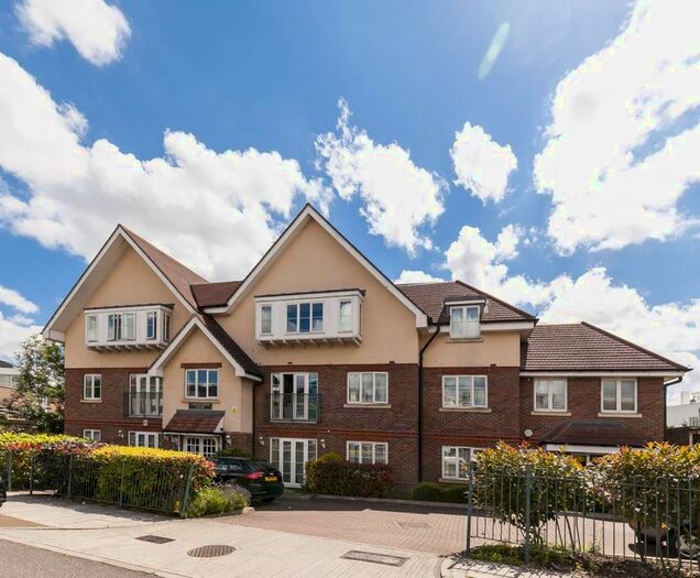 2 Bedroom Flat To Rent In Christopher Court, Hendon, NW4