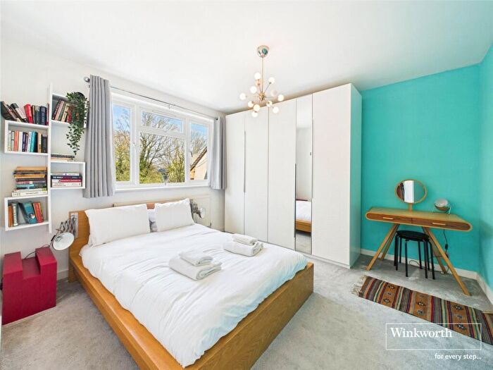 2 Bedroom Maisonette To Rent In Haydon Close, Kingsbury, NW9