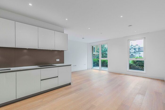 1 Bedroom Flat To Rent In Pinewood Gardens, Teddington, TW11