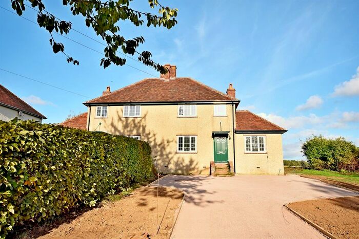 3 Bedroom Semi-Detached House To Rent In Woodberry Lane, Rowland's Castle, PO9