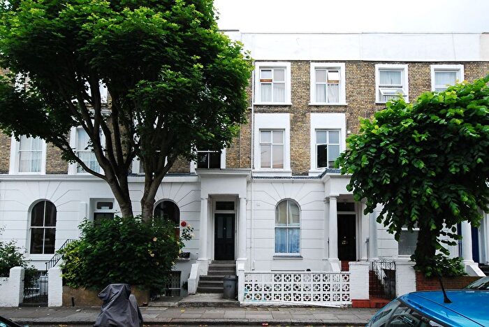 3 Bedroom Maisonette To Rent In Stanlake Road, Shepherd's Bush, London, W12