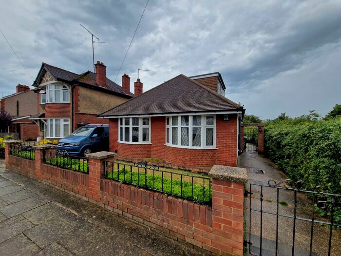 3 Bedroom Bungalow To Rent In Belgrave Road, Luton, LU4