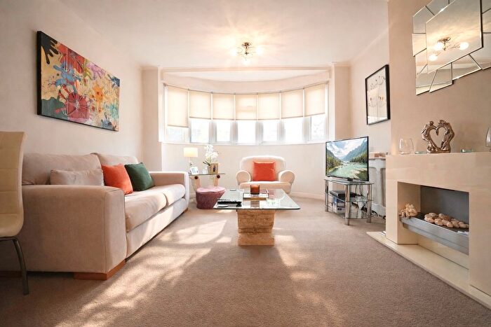 3 Bedroom Flat For Sale In Beaufort Park, London, NW11