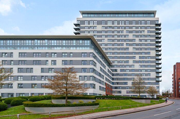 1 Bedroom Flat For Sale In Alencon Link, Basingstoke, Hampshire, RG21