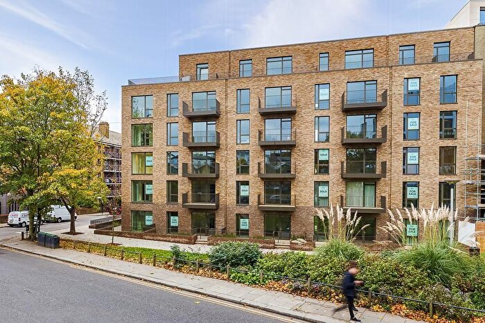 3 Bedroom Flat To Rent In Southern Row, London, W10