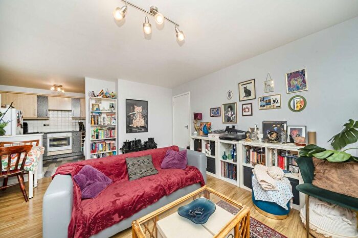 2 Bedroom Flat To Rent In Church Road, Acton, W3