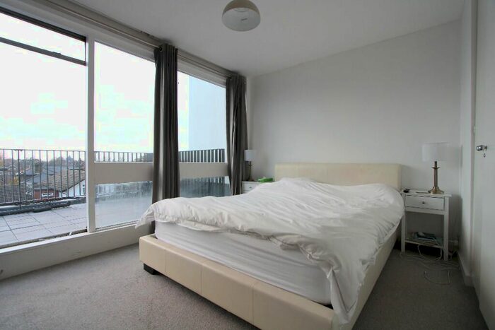 3 Bedroom Flat To Rent In Lansdone Rd, Wimbledon, SW20