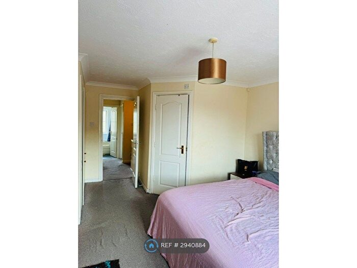 3 Bedroom End Of Terrace House To Rent In Fairway Drive, London, SE28