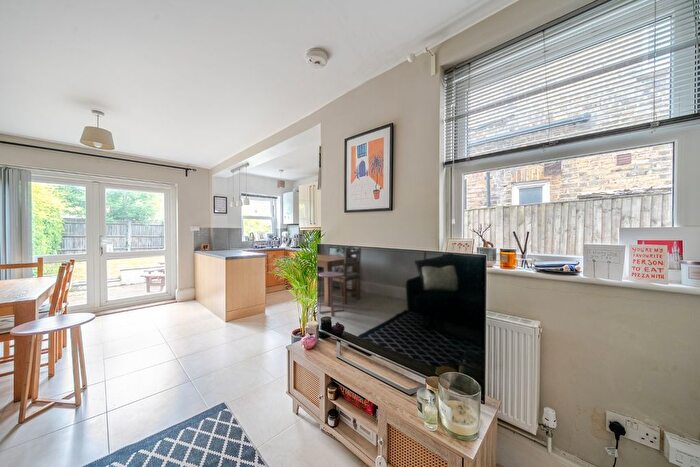 2 Bedroom Flat To Rent In Alexandra Road, Wimbledon, SW19