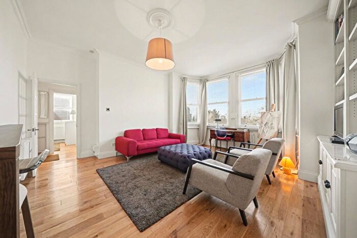2 Bedroom Apartment For Sale In Frognal, London, NW3