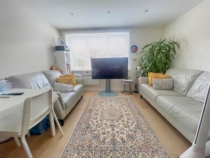 1 Bedroom Flat To Rent In Regents Park Road, London, N3