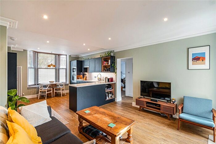 3 Bedroom Flat To Rent In Piermont Road, London, East Dulwich, London, SE22