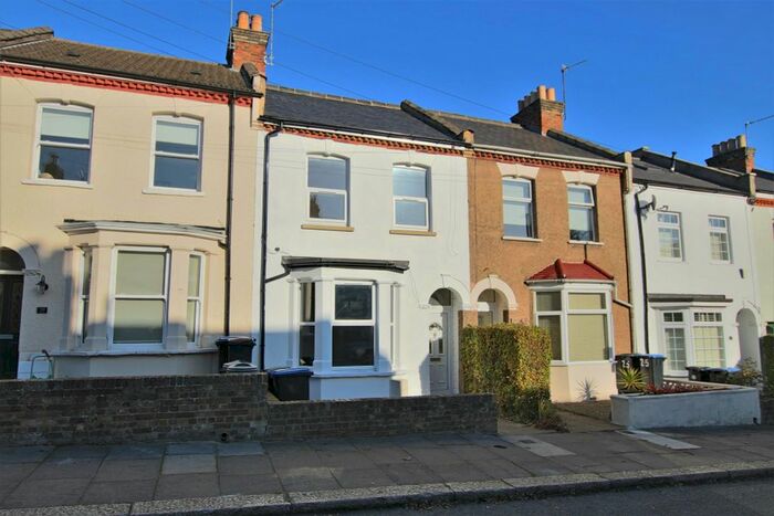 3 Bedroom Property To Rent In Gresham Close, Enfield, EN2