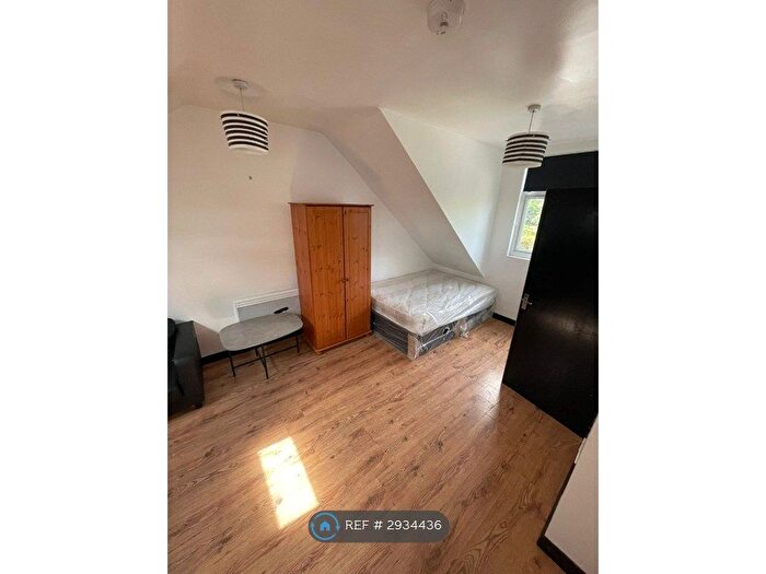 Studio To Rent In Nelson Road, Richmond, TW2