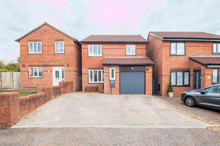 3 Bedroom Detached House To Rent In Hexham Gardens, Bletchley, Milton Keynes, Bucks, MK3