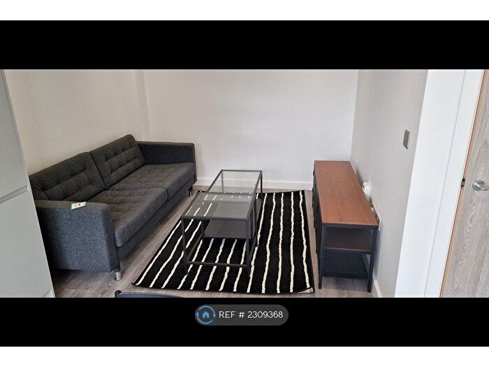 1 Bedroom Flat To Rent In Montrose House, Slough, SL1