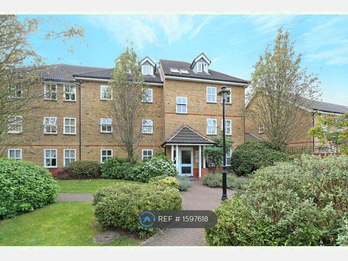 2 Bedroom Flat To Rent In Alfred Close, Chiswick, W4