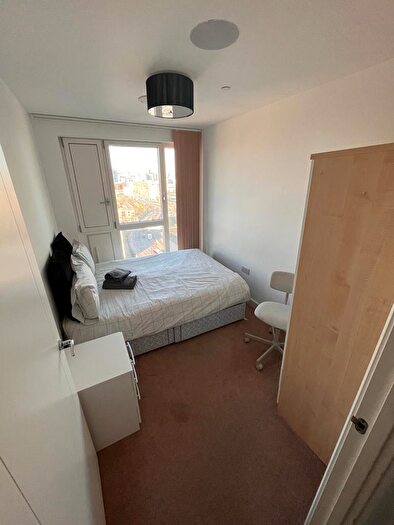 3 Bedroom Flat To Rent In Jefferson Plaza, London, E3