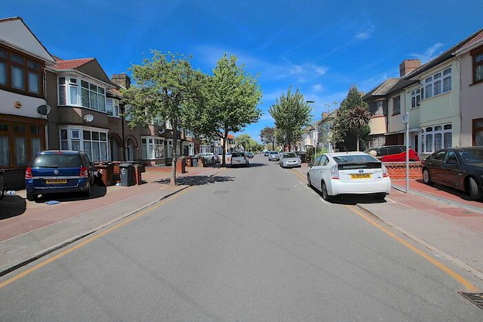 1 Bedroom Property To Rent In Clare Gardens, Barking - All Bills Included, IG11