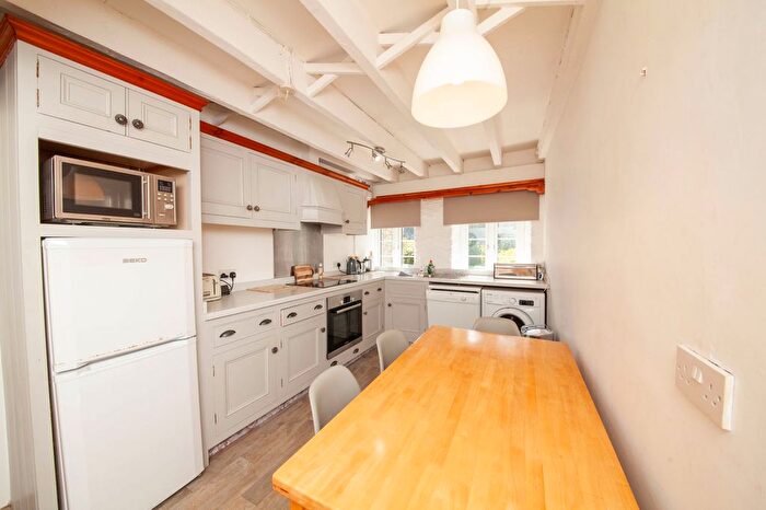 2 Bedroom Barn Conversion For Sale In Bowden, Nr Blackpool Sands Beach, TQ6