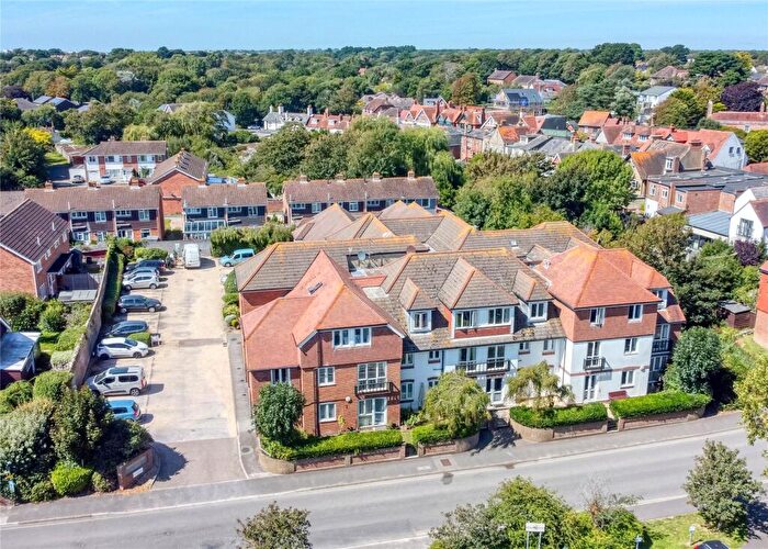 1 Bedroom Apartment For Sale In Sea Road, Milford On Sea, Lymington, Hampshire, SO41
